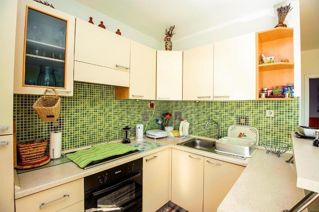 Deluxe Apartment Жаборич Екстериор снимка